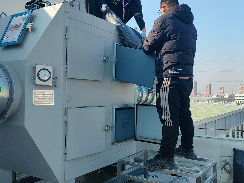 苏州园区楼顶设备活性炭更换：专业服务，确保客户无忧